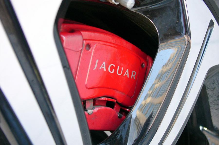  Jaguar XFR-S 2013 года  (фото 18 из 61)